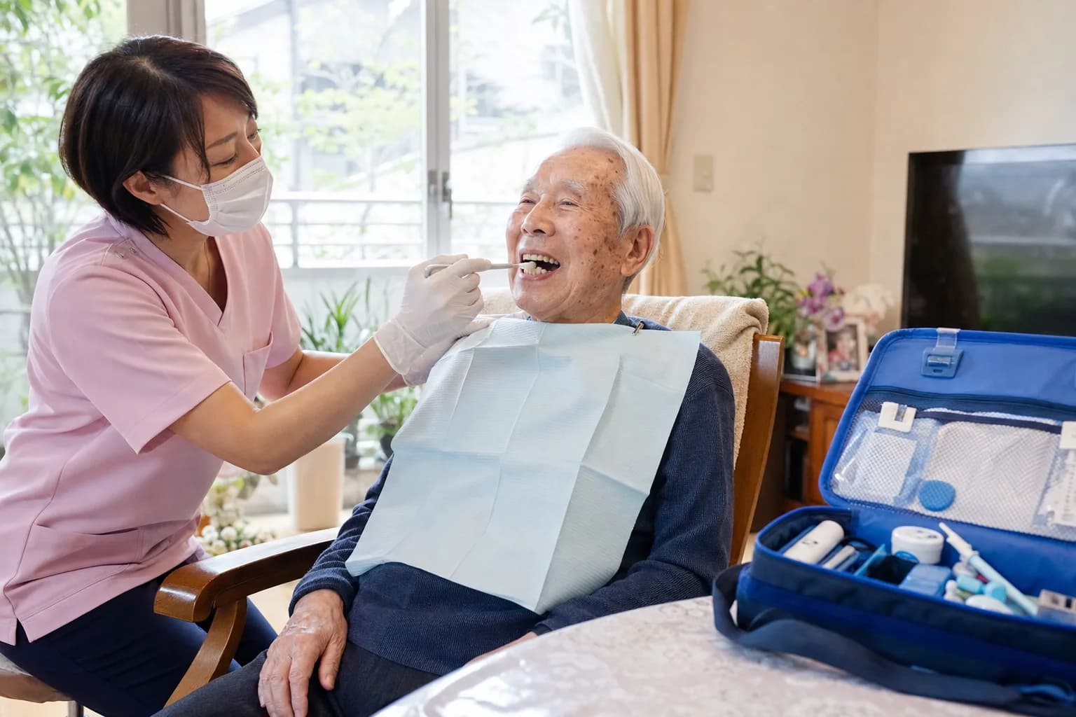 ご自宅へ伺う、訪問歯科